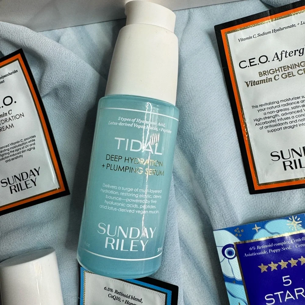 ✨ Sunday Riley Skincare Discovery Travel Bundle + 9 Samples! ✨